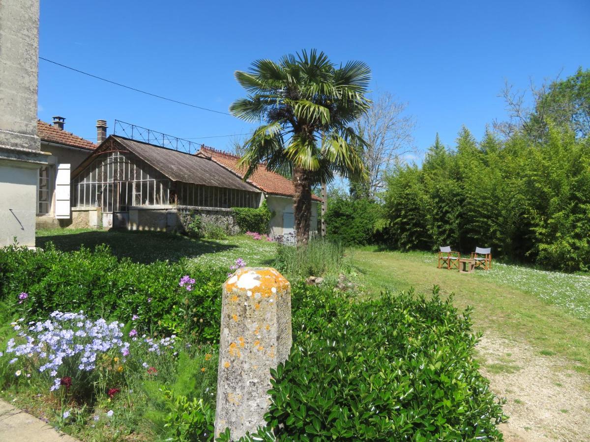 Villa Paignon Montbron Exterior photo